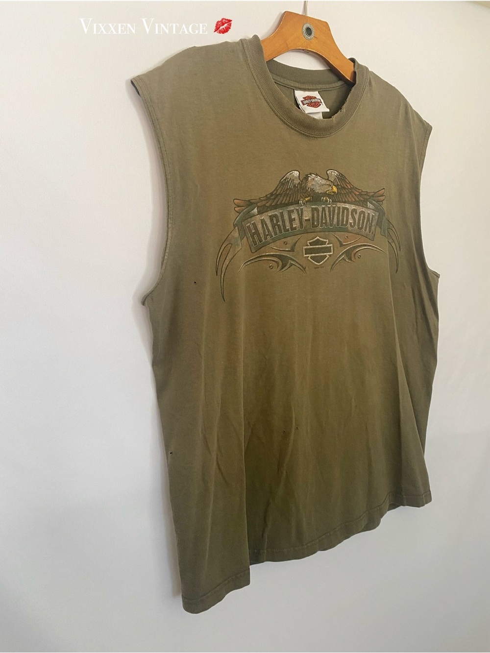 HARLEY-DAVIDSON 2007 WOODSTOCK, ILLINOIS DISTRESSED MUSCLE TEE IN WASHED OLIVE